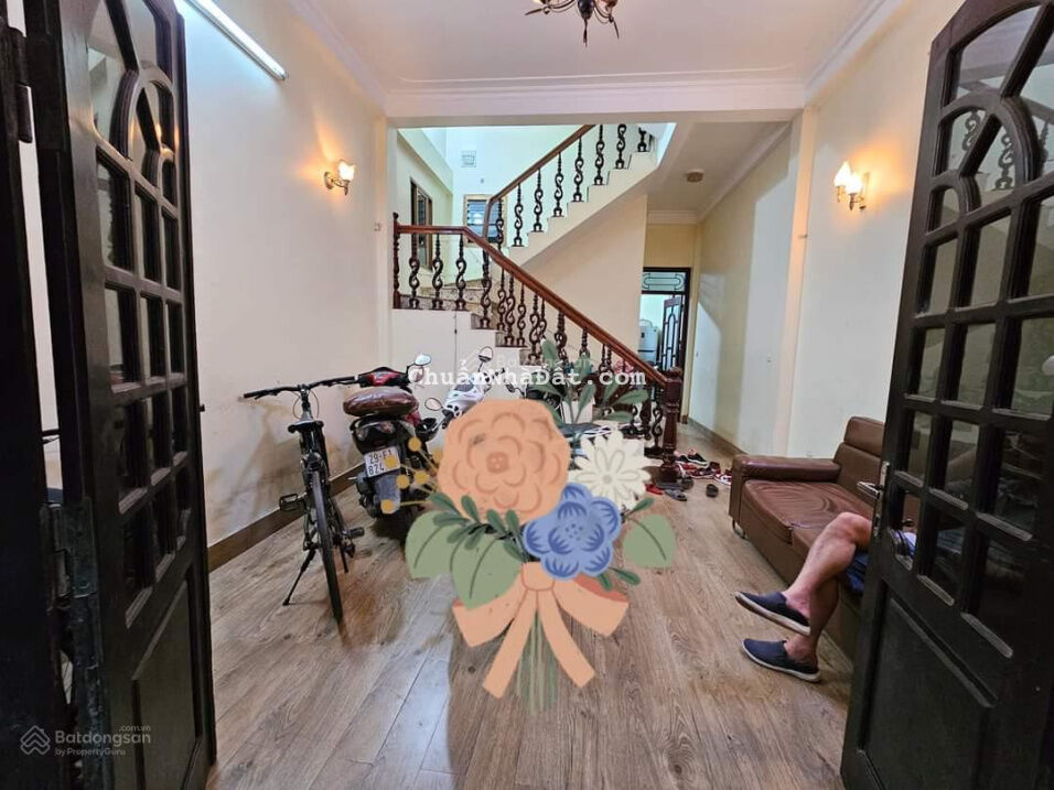 Bán nhà phố Trịnh Đình Cửu - ngõ 4 mét - thông - ô tô - kinh doanh - lô góc 3 thoáng