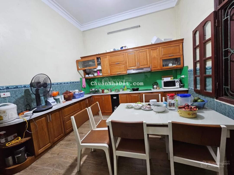 Bán nhà phố Trịnh Đình Cửu - ngõ 4 mét - thông - ô tô - kinh doanh - lô góc 3 thoáng