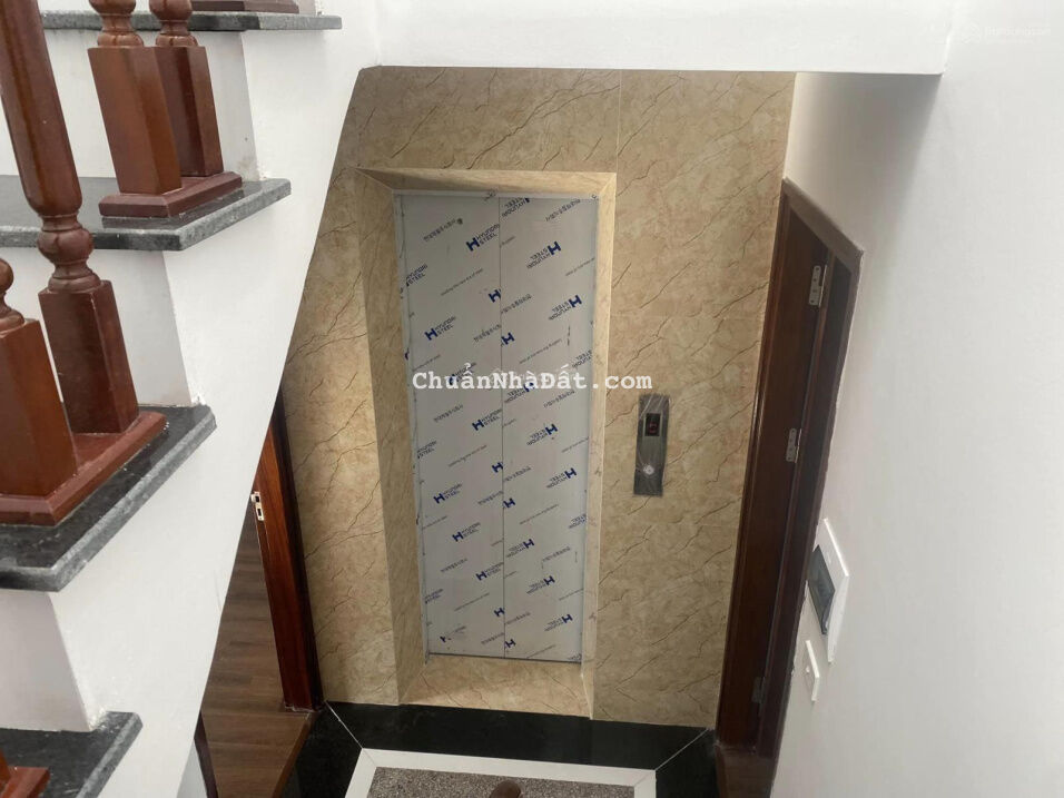 Cực hot! Nhỉnh 8 tỷ nhà xây mới 80m2 - thang máy - full nội thất