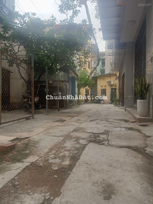 Bán nhà phố Định Công - ô tô đỗ cửa vào nhà - sân rộng thoáng - kinh doanh