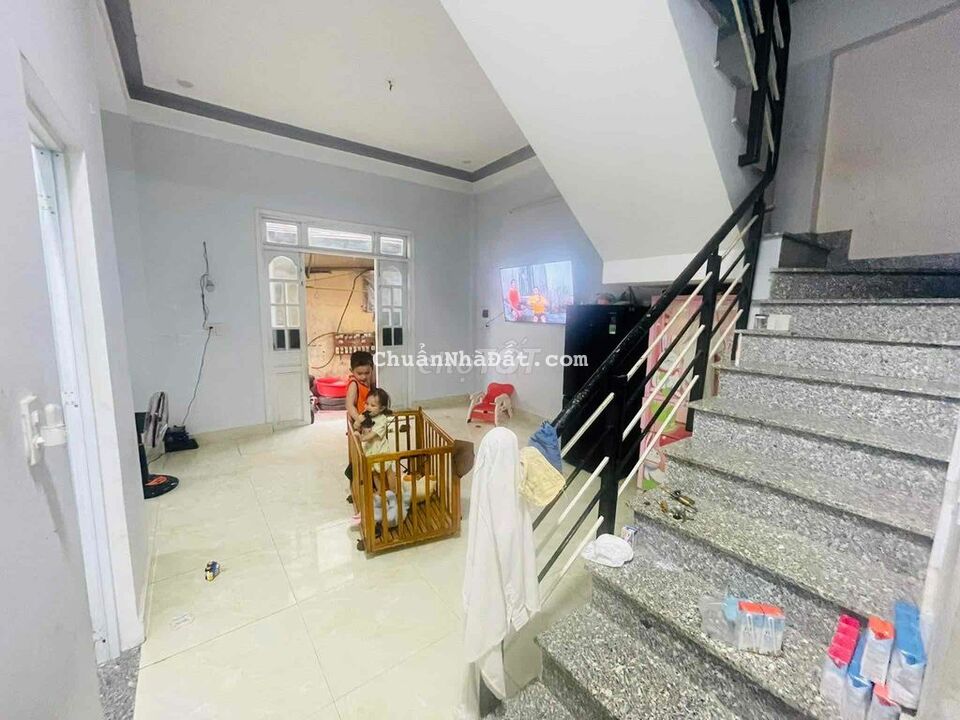 nhà 2 tầng kiệt Nguyễn Lộ trạch, DT 47m2 chỉ 1,620 ty, gần cầu, đường