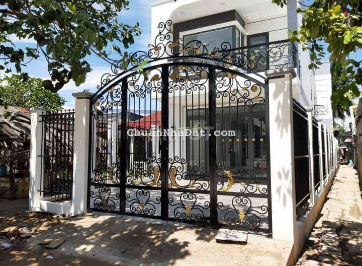 Nhà Đẹp Mặt Tiền Đường Phương Thành Có Sân Đậu Xe và Sân Vườn