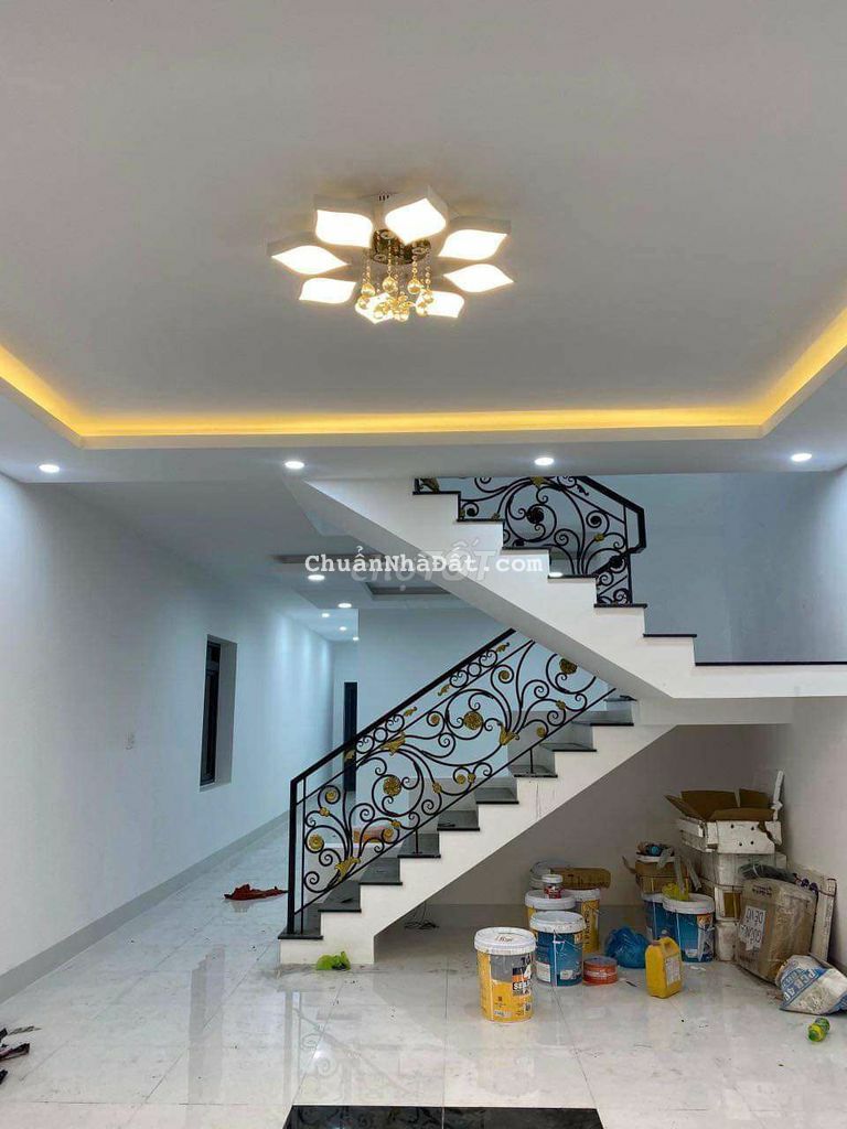 Nhà Đẹp Mặt Tiền Đường Phương Thành Có Sân Đậu Xe và Sân Vườn