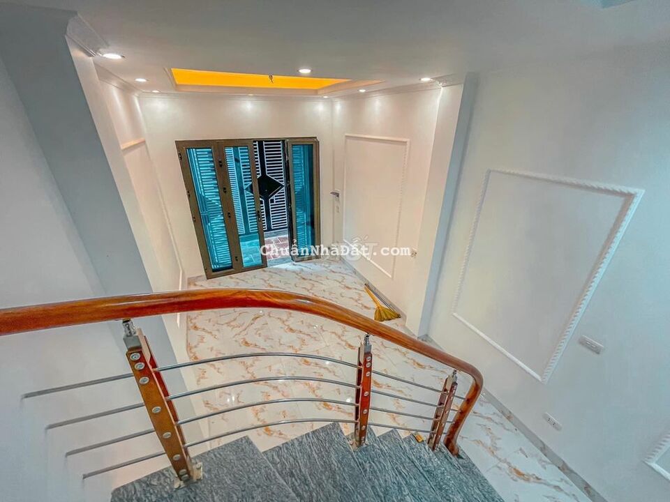 2,4 tỷ có căn nhà mới ô tô đỗ ngày đêm 4 tầng La Phù 30m2