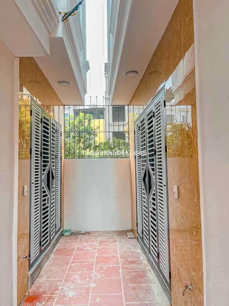 2,4 tỷ có căn nhà mới ô tô đỗ ngày đêm 4 tầng La Phù 30m2