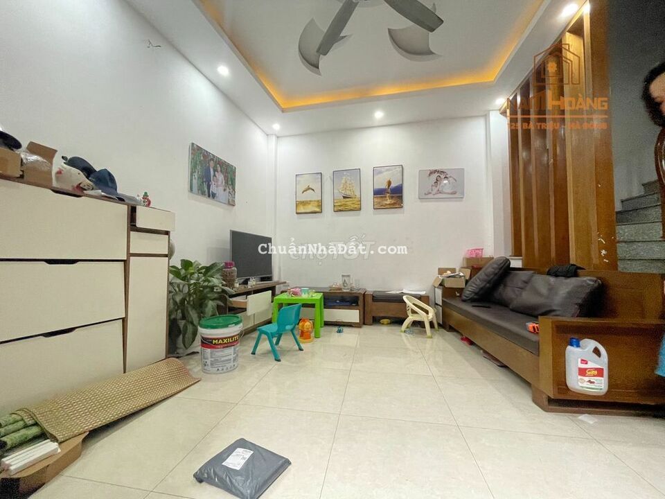 Nhà gần ĐH Đại Nam ô tô đỗ gần để lại toàn bộ nội thất