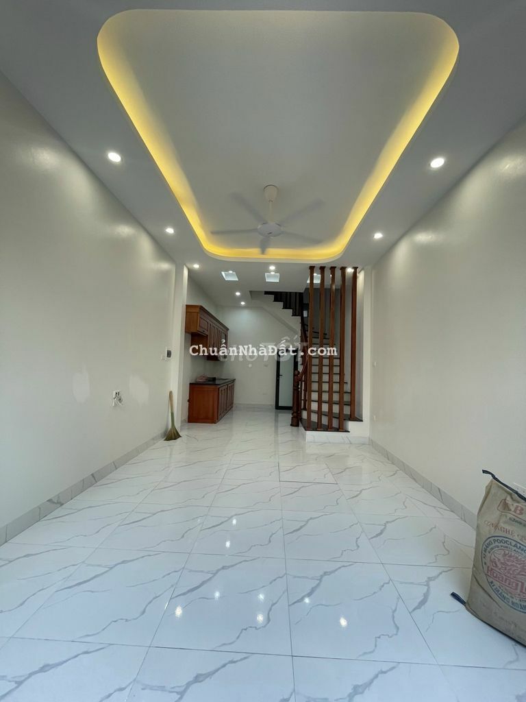 Nhà ngõ thông xây độc lập 4 tầng ô tô cách 70m gần ĐH Đại Nam