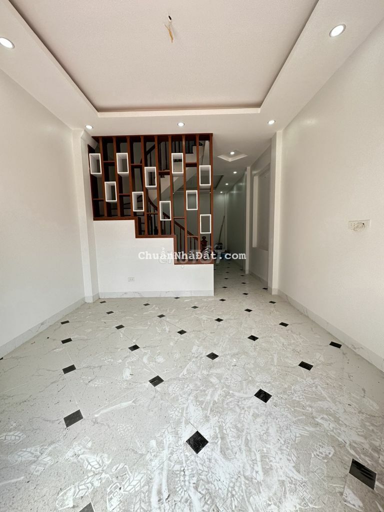 Nhà 1.17 tỷ  gần trường ĐH Thể Dục Thể Thao, 3 tầng (33m2)
