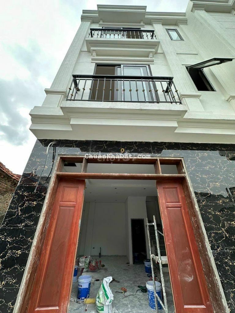 Nhà 1.5 tỷ ngay cổng trường ĐH Thể dục thể thao, 3T*33m2 ô tô lùi cửa