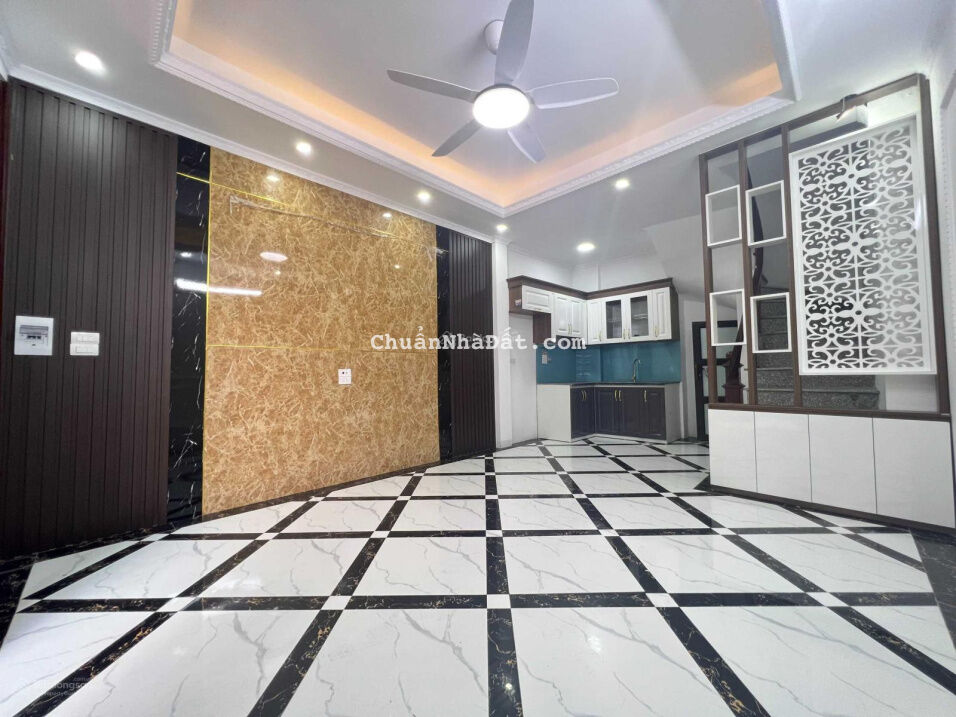 BÁN NHÀ RẺ NHẤT TRONG ĐÊ YÊN NGHĨA, CÁCH BẾN XE 300M, DT 33M2, 5 TẦNG, 10M RA ĐƯỜNG Ô TÔ,CHỈ 2.1 TỶ