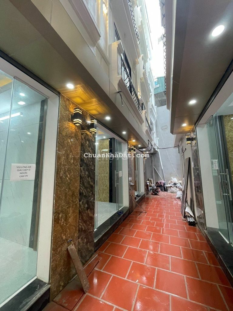Chỉ 2.15 tỷ có nhà 5 tầng (33m2) chợ tổ 5 yên nghĩa,  ô tô đi cách 20m