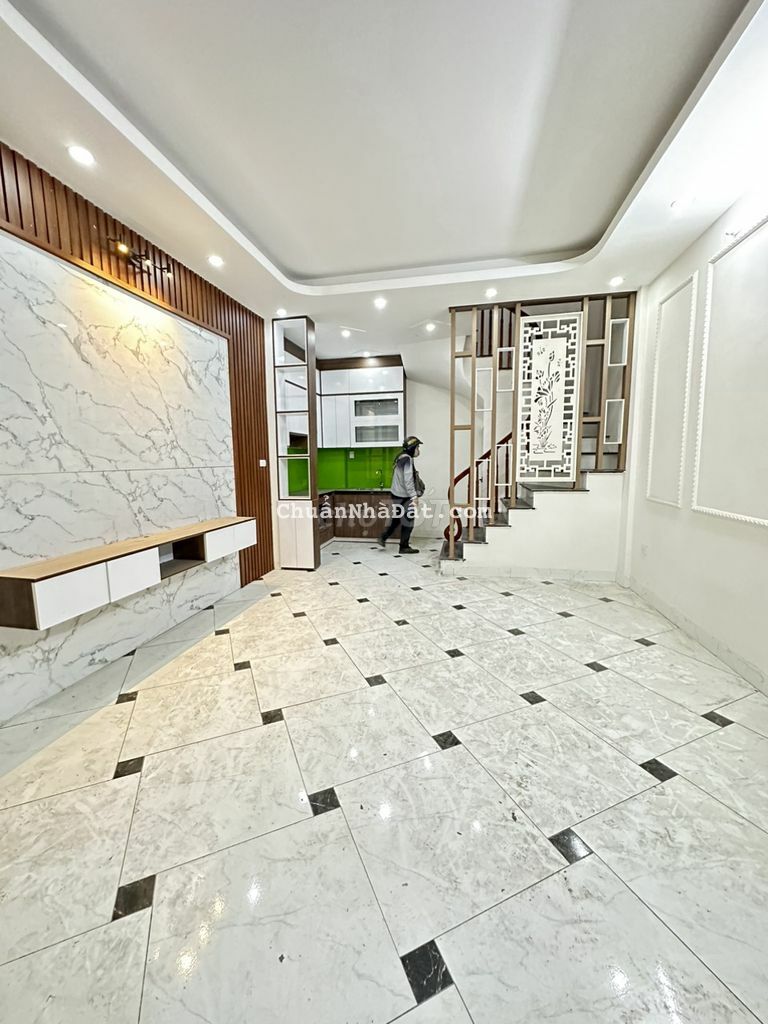 Nhà 2.42tỷ dương nội hà đông-gần vòng xuyến lê trọng tấn, 5 tầng 33m2