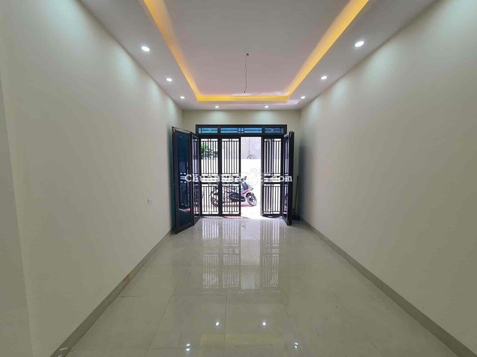 Nhà mới gần oto . cạnh trường học các cấp .  thuận tiện giao thông