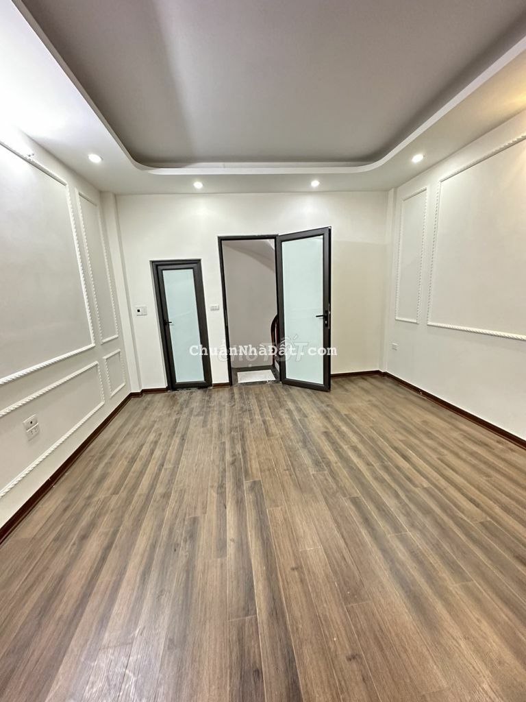 Nhà 2.42tỷ dương nội hà đông-gần vòng xuyến lê trọng tấn, 5 tầng 33m2