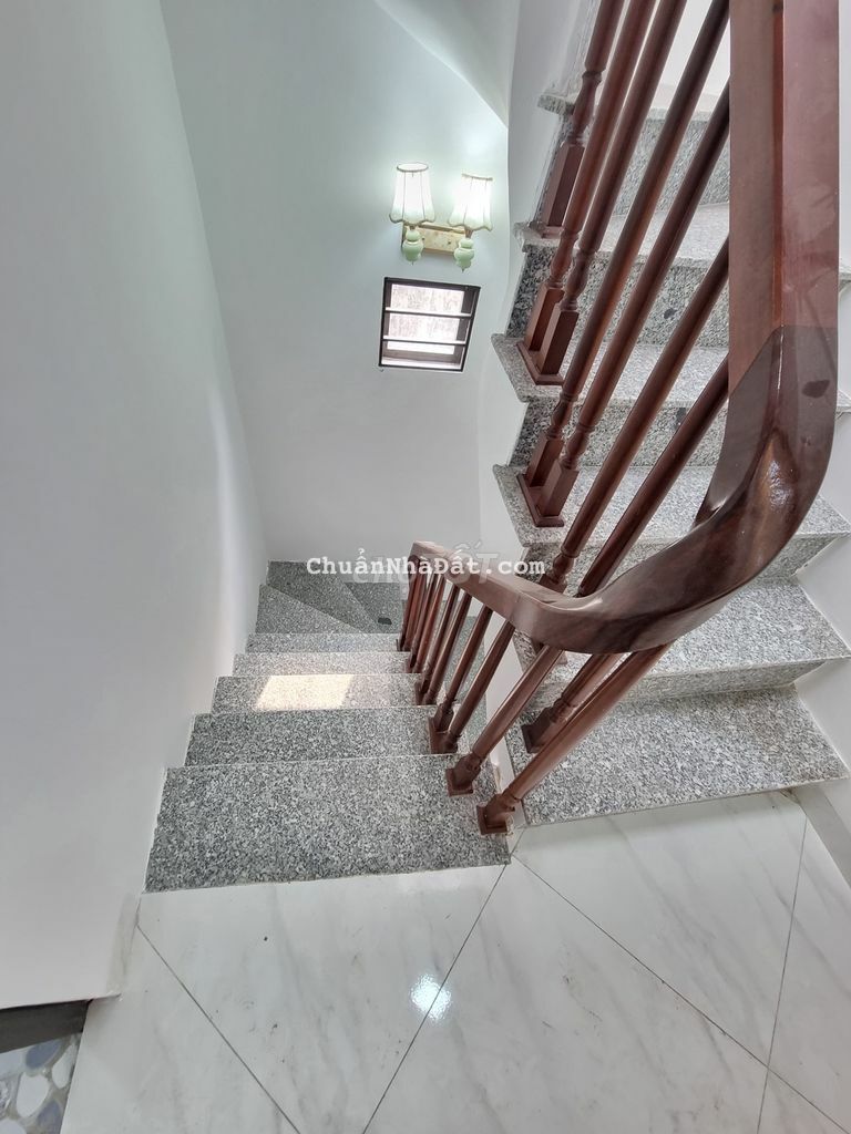 Nhà 1.7 tỷ, 4T*(34m2) giáp ỷ la dương nội, 2km ra mặt phố Lê Trọng Tấn