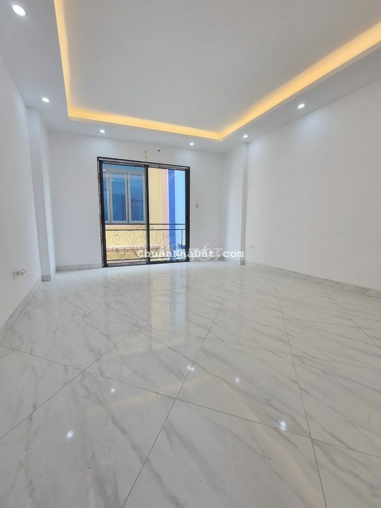 Nhà 1.7 tỷ, 4T*(34m2) giáp ỷ la dương nội, 2km ra mặt phố Lê Trọng Tấn