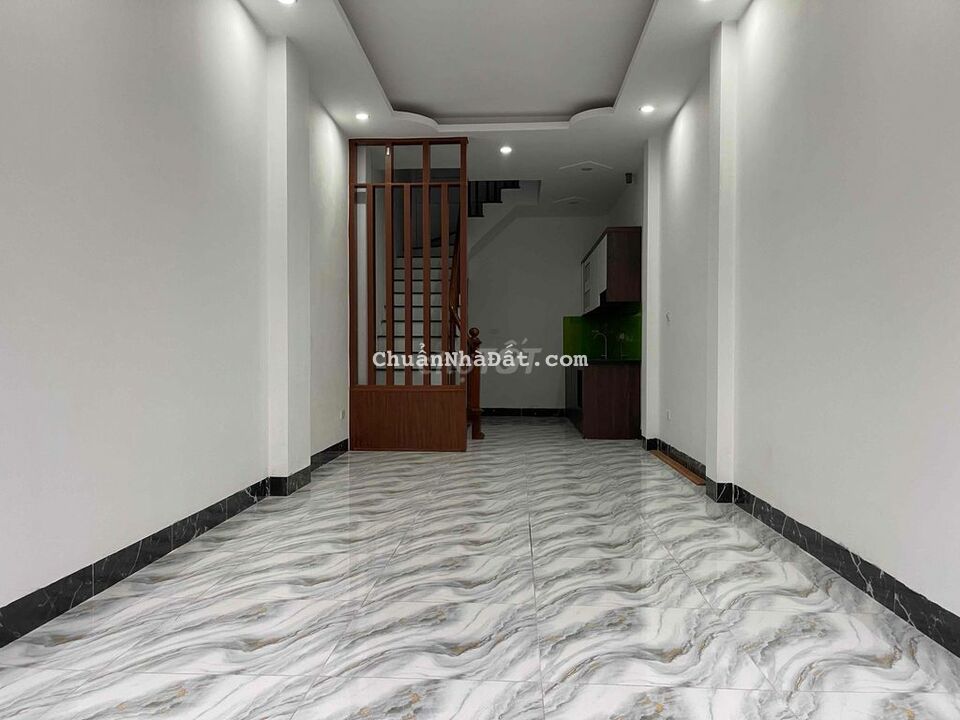 nhà 5 tầng  ngõ thông .oto vào nhà  cách bến xe yên nghĩa 2 km