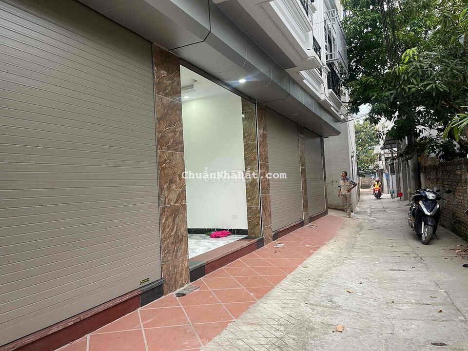 nhà 5 tầng  ngõ thông .oto vào nhà  cách bến xe yên nghĩa 2 km