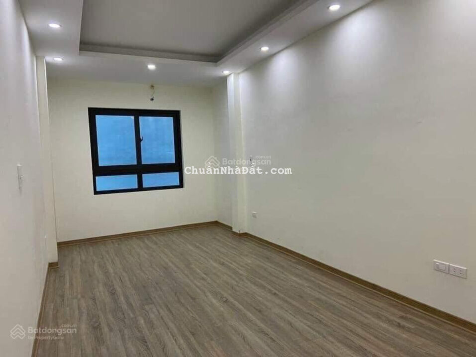 Hàng xóm Đô Nghĩa nhà tổ 12 Yên Nghĩa DT 40m 4 tầng oto để ngày đêm cách 10m có sân để 10xe máy 3ty