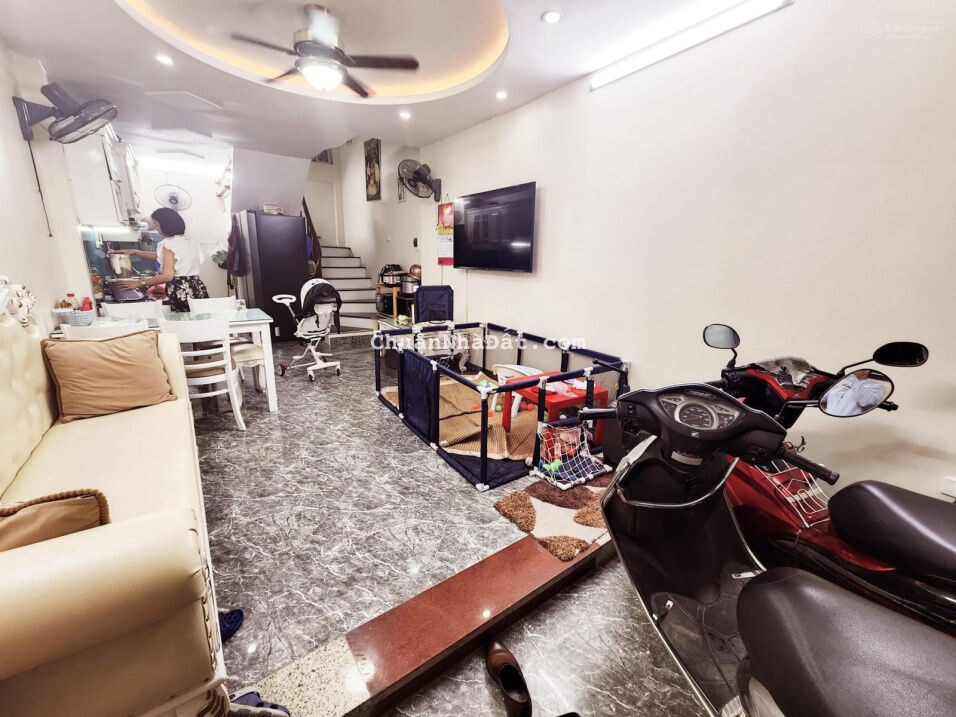 Bán nhà Tô Hiệu Hà Đông, 2 thoáng, ngõ thông, nhà đẹp ở ngay, 40m2, 4 tỷ