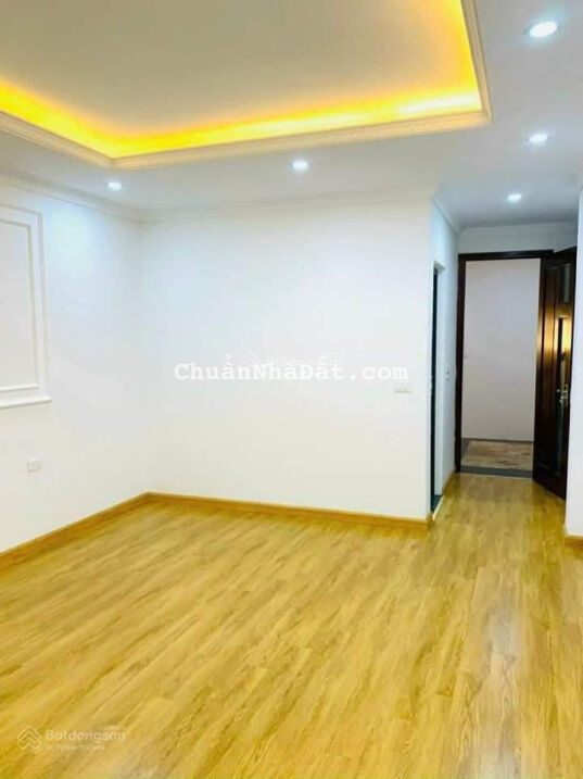 Bán nhà Lê Lợi, Hà Đông - ngõ thông - ô tô đỗ cửa - 3 bước ra phố - 42m2x4t, giá nhỉnh 5 tỷ còn tl