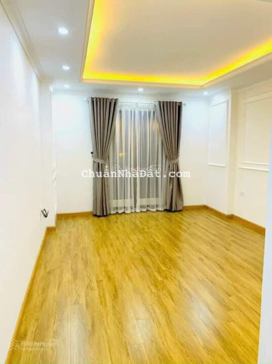 Bán nhà Lê Lợi, Hà Đông - ngõ thông - ô tô đỗ cửa - 3 bước ra phố - 42m2x4t, giá nhỉnh 5 tỷ còn tl