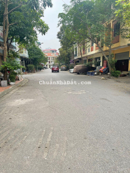 Bán nhà liền kề La Khê - Đường 15m - vỉa hè rộng - kdvp - dt: 58m2 - 4 tầng - mt: 4m - giá: 7.68 tỷ