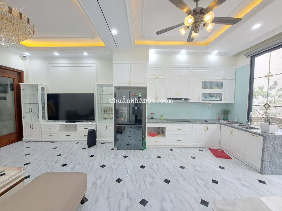 Bán mảnh đất rộng tặng nhà 3 tầng tại Phố Lụa, Hà Đông, DT 70m2, MT 4.5m, giá 6 tỷ bất chấp đầu tư