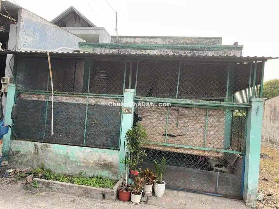 Nhà 6x20 . Cách Nguyễn Thị Sáu 5m . sổ Hồng riêng