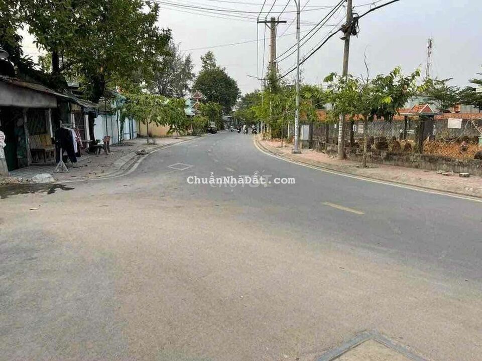 Nhà 6x20 . Cách Nguyễn Thị Sáu 5m . sổ Hồng riêng