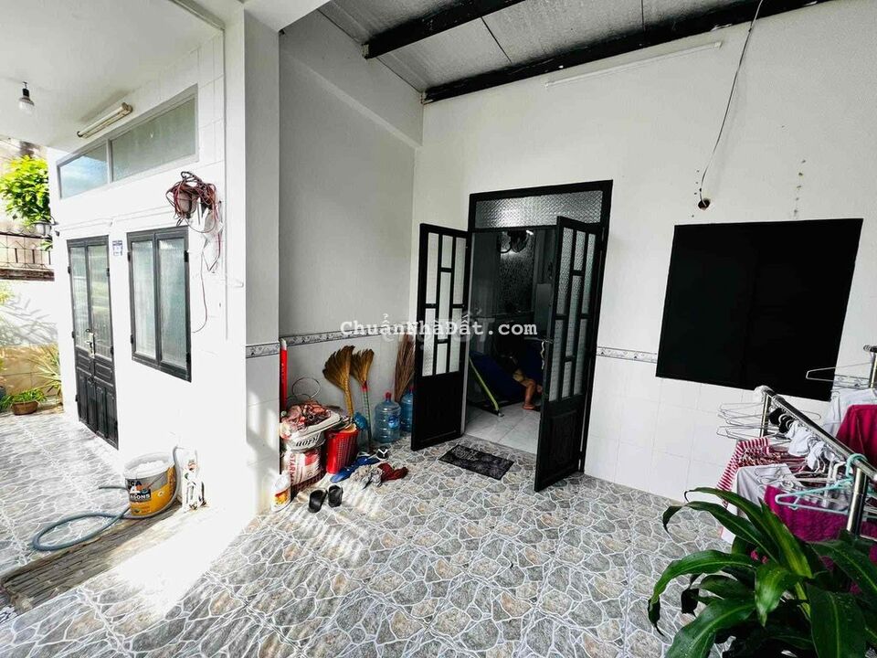 GẤP BÁN NHÀ NHỊ BÌNH NGAY NHÀ THỜ TÂN QUY 9x14m, 2 TẤM, GIÁ CHỈ H 3TỶ