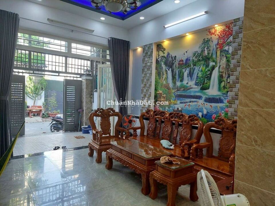 Chủ ngộp bán 6x23 gác đỗ 2 mt 6m thông .tân xuân .hóc môn