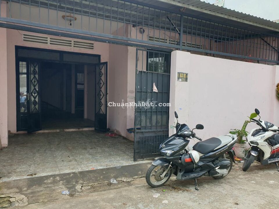 Bán gấp kho 7.5x20, đường 6m, gần chợ đầu mối Hóc Môn (QL22)