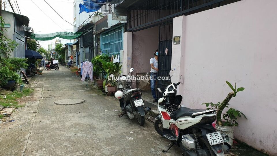 Bán gấp kho 7.5x20, đường 6m, gần chợ đầu mối Hóc Môn (QL22)