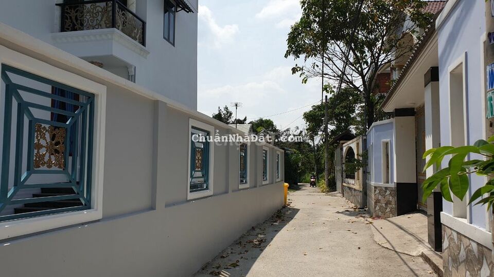 Biệt thự 10m x 17.5m, gần Nhà Thiếu Nhi Hóc Môn 2/Đỗ Văn Dậy