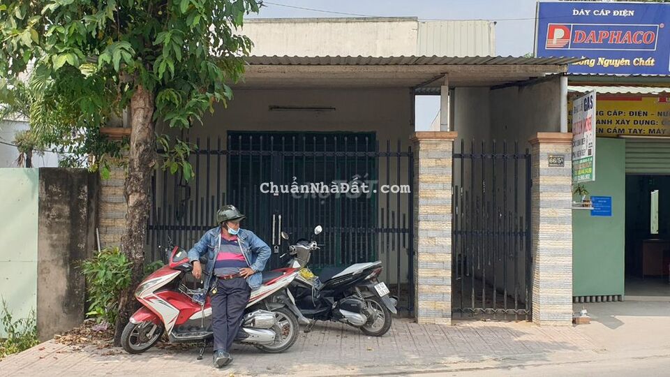 Nhà NGỘP 6m x 30m, mặt tiền Dương Công Khi, gần ngã 3 Giồng-HMon