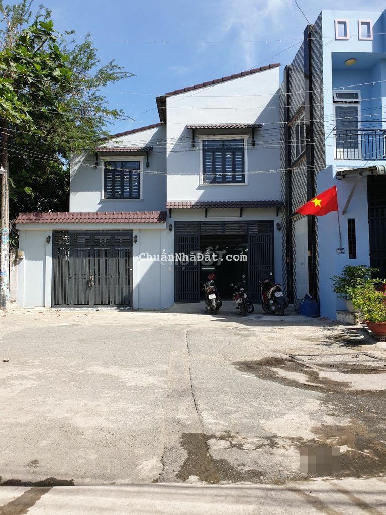 Nhà bán gấp 10m x 19m, 01 lầu, đường 7m, gần chợ Đại Hải - Hóc Môn