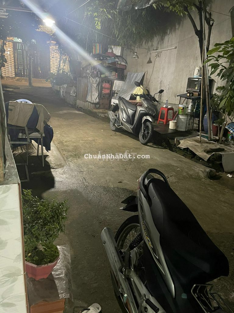 bán nhà sổ hồng riêng 1/ tô ký, ngay chợ 3 bầu ,thới tam thôn ,hóc môn