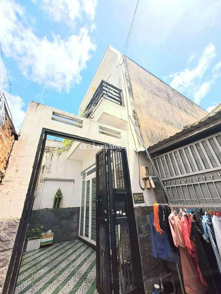 2tỷ550 đã có nhà trệt lầu sổ riêng khu dân cư đông đúc dọn vào ở ngay