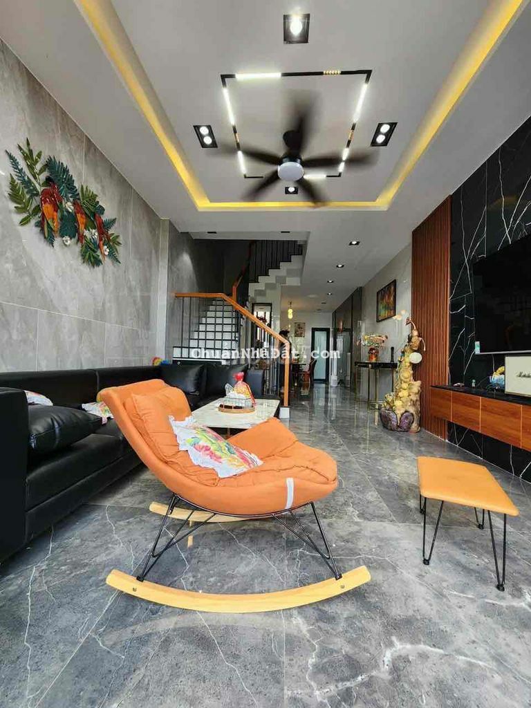 🛜Nhà chính chủ Sổ Hồng mới tinh 2023 Nhà 4 tấm Mặt Tiền nhựa Thị Trấn