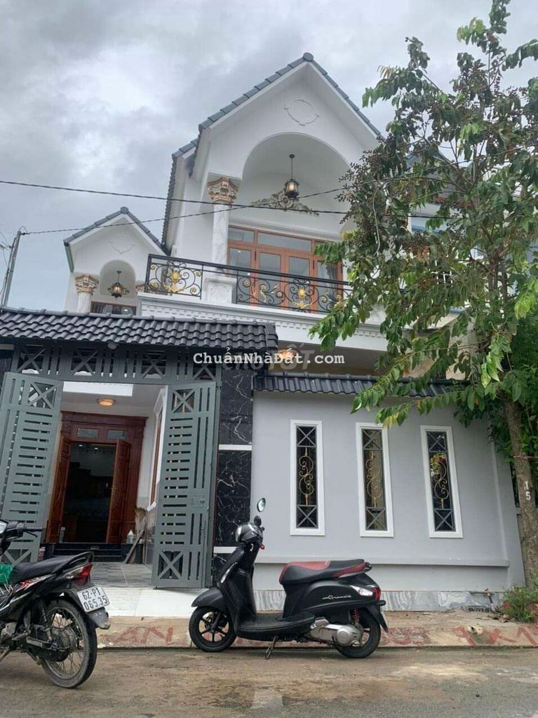 Cần tiền bán căn biệt thự mới xây 7*15m mặt tiền đg nhựa 10m ở XTT