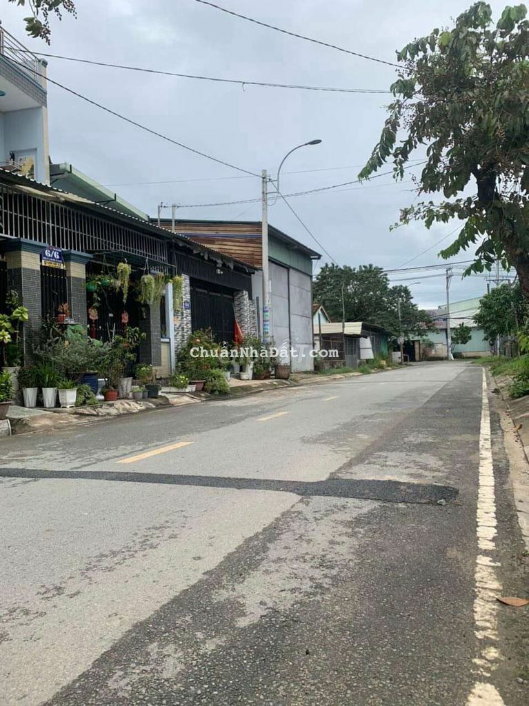 Cần tiền bán căn biệt thự mới xây 7*15m mặt tiền đg nhựa 10m ở XTT