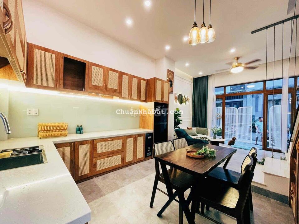 Nhà 3 tầng đẹp trung tâm Đà Nẵng