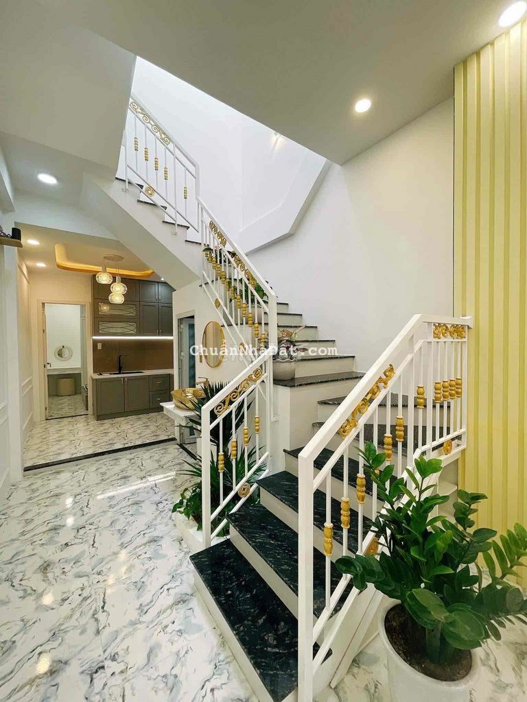 BÁN NHÀ KIỆT OTO ÔNG ÍCH KHIÊM THÔNG NGUYỄN VĂN LINH