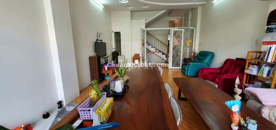 Bán nhà 3 tầng gíc 2mt HOÀNG DIỆU đoạn 2 chiều ngang 6m kinh doanh vip