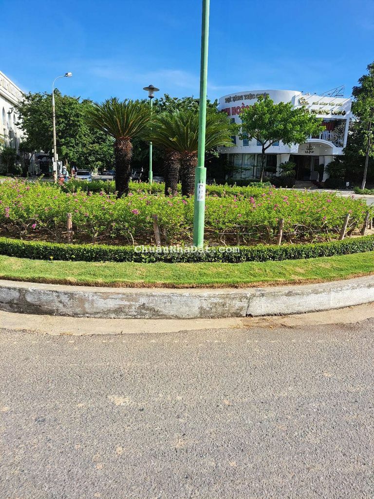 Tòa 6 tầng MT Nguyễn Hữu Thọ. Ở và cho thuê 50tr tháng