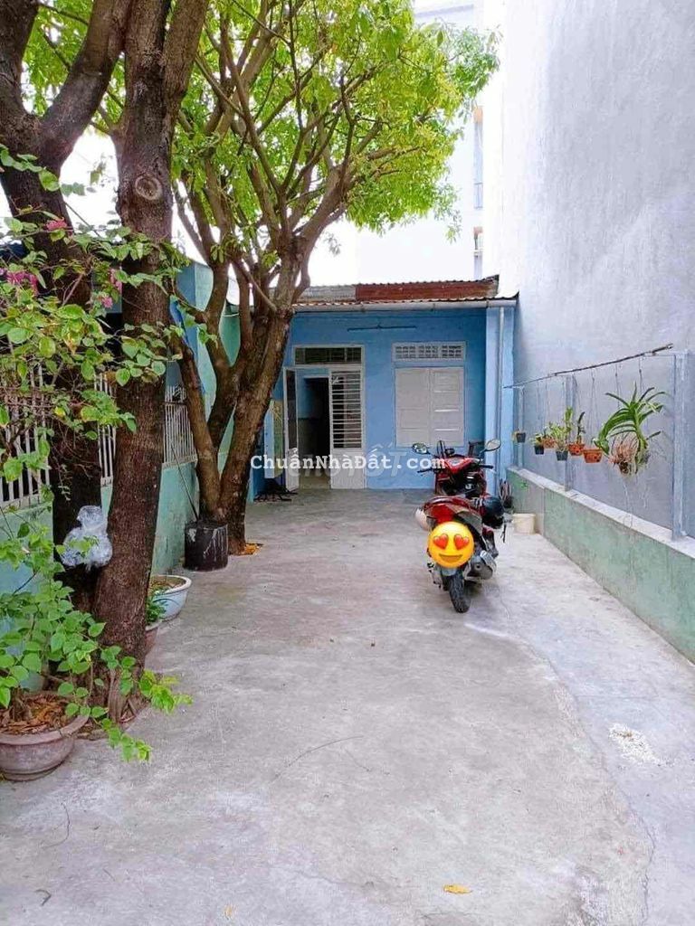 Bán đất Tặng nhà Cấp 4 sạch sẽ, Dt đất gần 100m2 kiệt Tiểu La