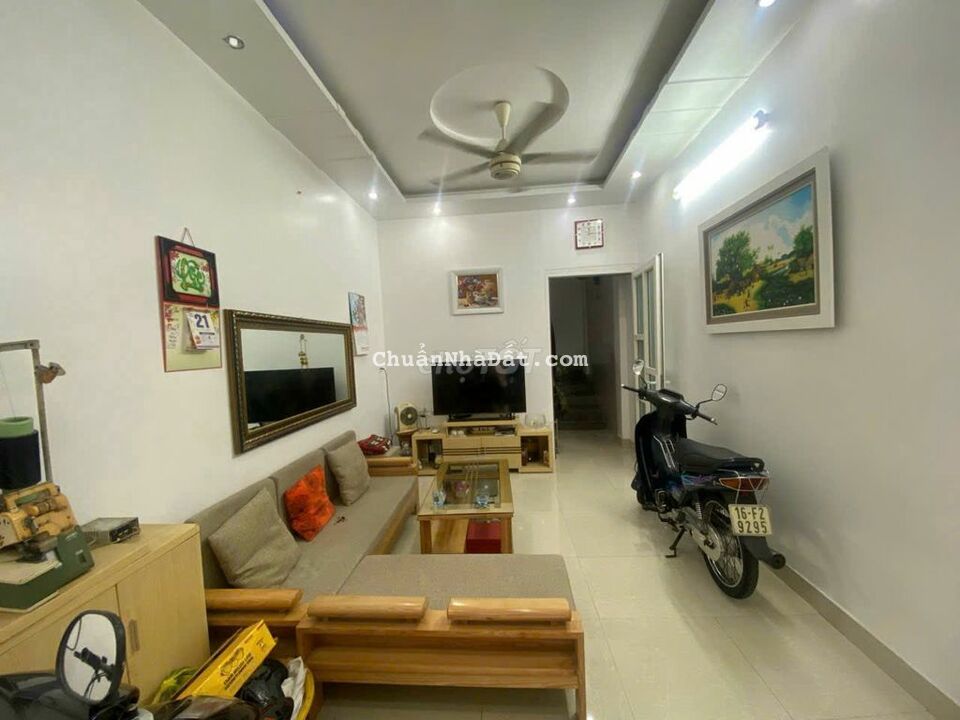 *** căn nhà lô góc 3 tầng trung tâm phố đi bộ phường Hạ Lý