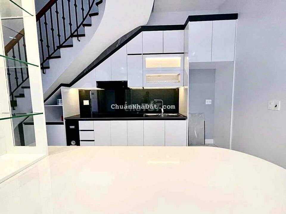 Nhà mới giữa trung tâm thành phố, đi đúng 1p ra nhà hát lớn