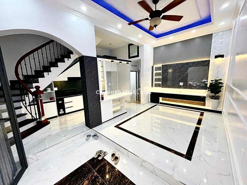 Nhà mới giữa trung tâm thành phố, đi đúng 1p ra nhà hát lớn